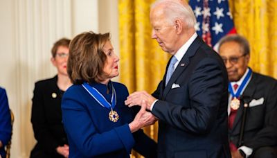 Nancy Pelosi dice que a Biden se le acaba el tiempo para decidir si renuncia a la campaña