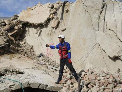 Tragedia en Sudáfrica: Derrumbe de Edificio y Rescate Obreros