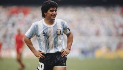 Bola de Ouro que Maradona ganhou em 1986 irá a leilão na França