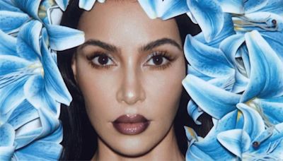 Flores, transparencias y sastrería: los mejores looks de Kim Kardashian en Vogue China