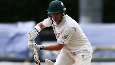 County Championship: Harris helps Leicestershire profit from Derbyshire drops