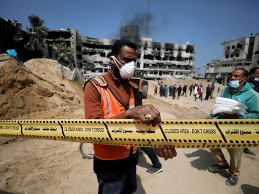 Mais 49 cadáveres descobertos em vala comum junto ao Al-Shifa, em Gaza