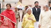 Jaya Bachchan, Abhishek Bachchan, Shweta Nanda visit Kashi Vishwanathn temple. See photos