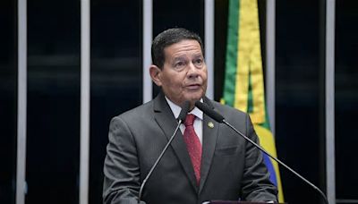 Mourão homenageia Exército Brasileiro pelos 376 anos de história