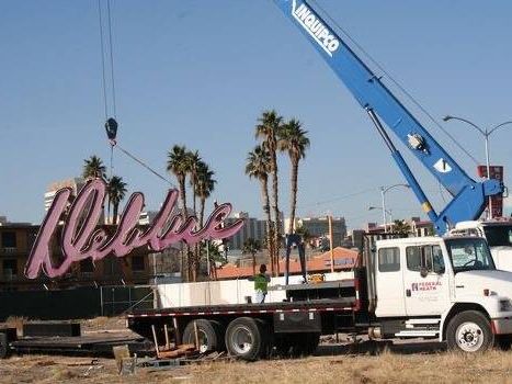 Neon Museum reviving Hollywood legend’s hotel sign