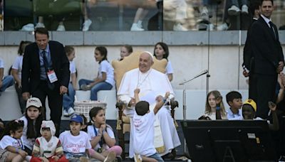 El papa da el saque inicial a la primera Jornada Mundial de los Niños