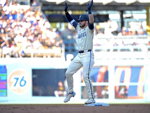 Gavin Lux knocks in 3 as Dodgers get past Paul Skenes and Pirates, 4-1