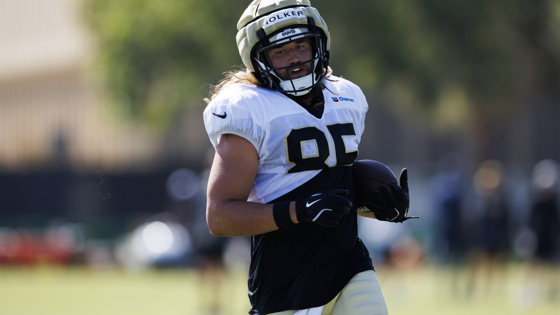 Saints undrafted rookie tight end Dallin Holker working with first-string offense