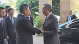 Wang Yi meets with Cambodian counterpart Sok Chenda Sophea in Phnom Penh