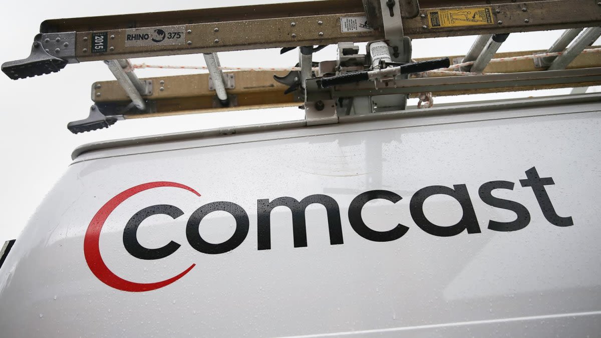 Comcast reports earnings before the bell