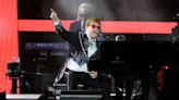 Elton John finaliza tramo de gira de despedida en EEUU con concierto lleno de estrellas