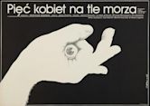 Piec kobiet na tle morza