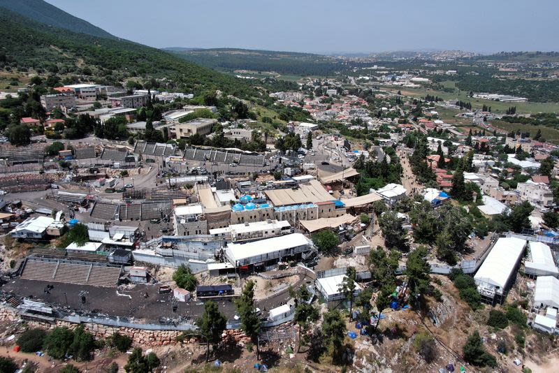 Israeli police and Jewish pilgrims clash at beleaguered festival site