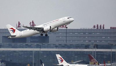 東航C919首跨境商業包機飛行 載逾百本地實習生訪問上海