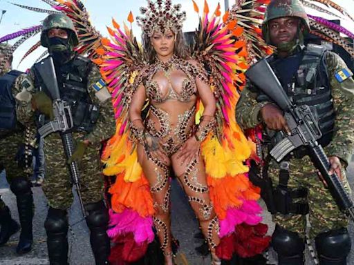 Rihanna deslumbra con su sensual atuendo para el carnaval de Barbados