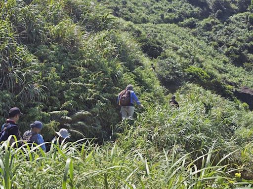 6山友爬劍龍稜折返迷路 消防隊員20分鐘找到人引導下山