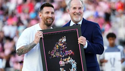 Las perlitas del homenaje a Messi en Inter Miami: el recuerdo por la Copa América, el regalo que se llevó y un video especial por sus 45 títulos