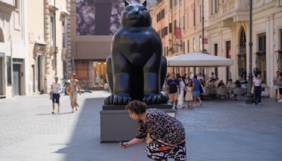 Roma recuerda a Botero con exposición de esculturas al aire libre