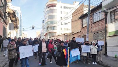 Cortan el tránsito vehicular por la calle Sucre de La Paz por una vigilia - El Diario - Bolivia