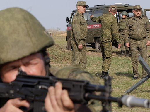 Rusia muestra músculo nuclear junto a la frontera con Ucrania