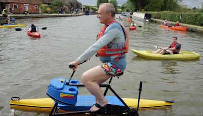 In Pictures: Rishi Sunak defiant as Sir Ed Davey back on the water