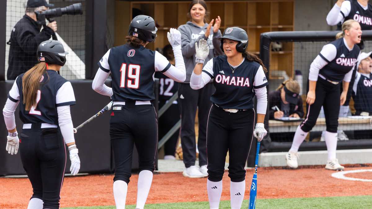 Omaha softball finishes off regular season, defeating South Dakota State in front of record crowd