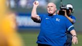 Chiefs’ Andy Reid carries Lombardi onto field at The K, throws strike to George Brett
