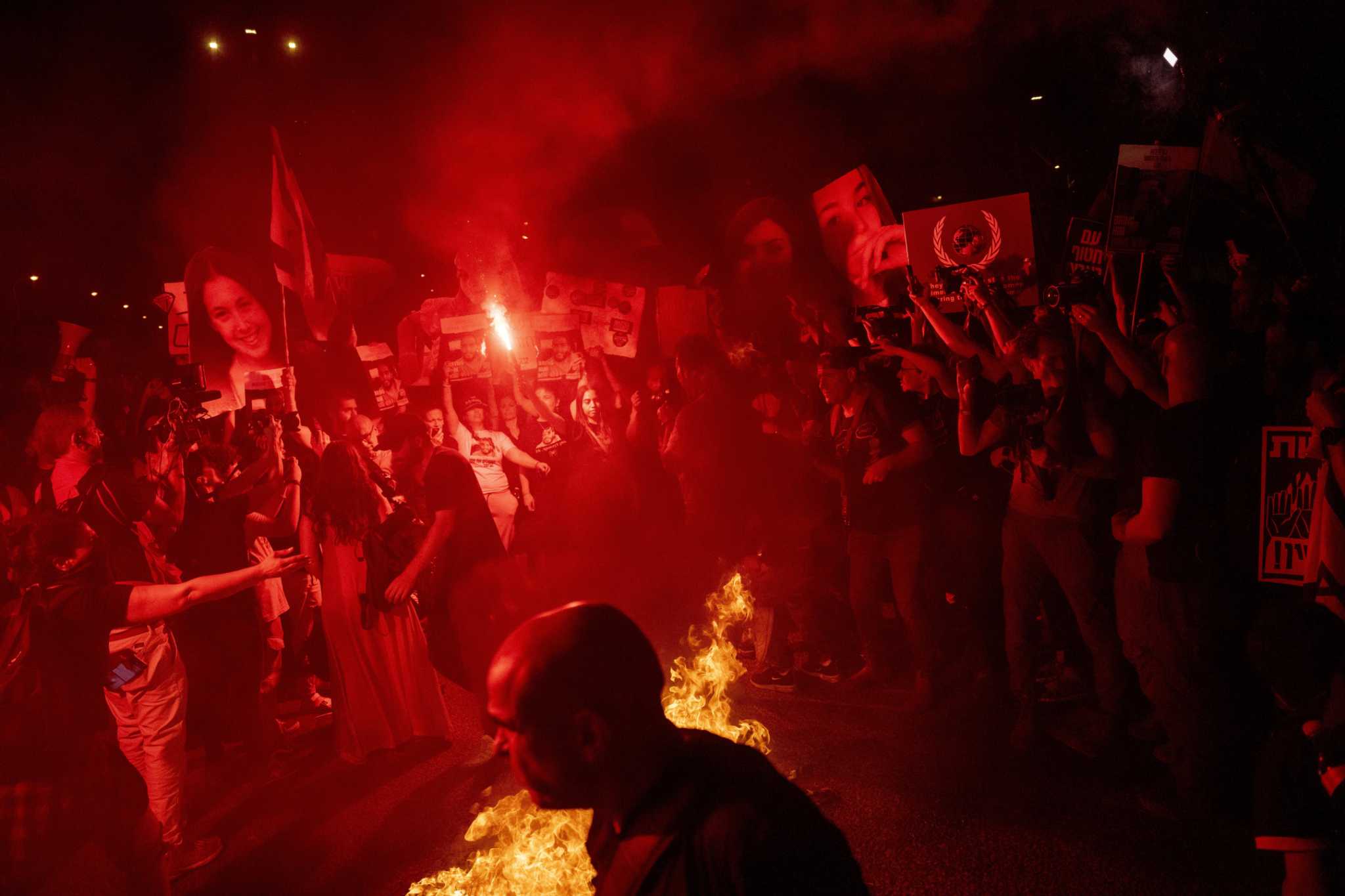 Scuffles erupt between police, protesters demanding return of Israeli hostages still held in Gaza