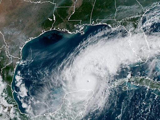 MIlton se convierte de nuevo en huracán de categoría 5 mientras se aproxima a Florida