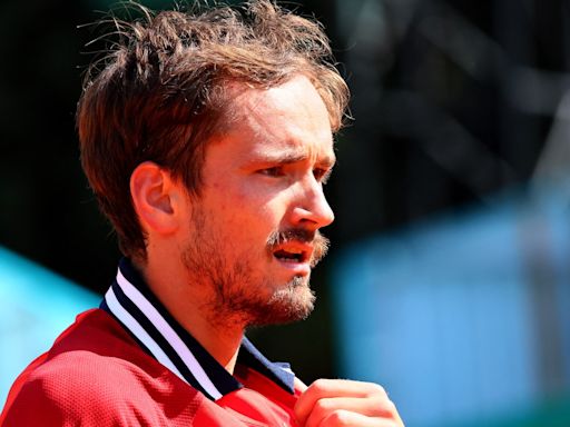 Medvedev hoping for more clay success with Simon in his corner