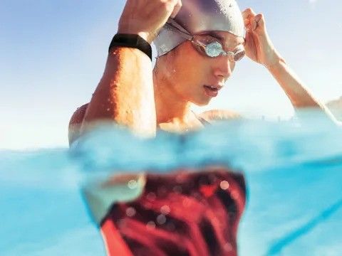 The Best Waterproof Fitness Trackers in the UAE and Saudi Arabia