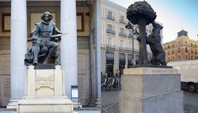 Unos activistas ponen un pañuelo verde a 30 famosas esculturas de Madrid para exigir un "aborto gratuito y legal" en Europa