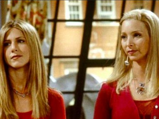 Lisa Kudrow desmente Jennifer Aniston sobre segredinho de bastidores de 'Friends' e fãs veem climão