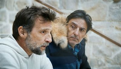 "Frères" : Mathieu Kassovitz et Yvan Attal dans une incroyable histoire de fraternité scellée au fond d'une forêt