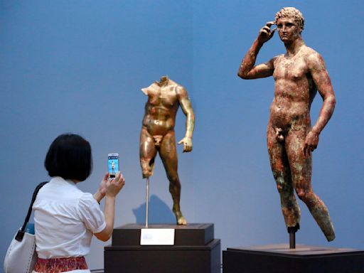 Una corte europea respalda el derecho de Italia a reclamar una escultura de bronce al Museo Getty