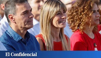 Sánchez reaparece con su mujer en un acto del PSOE un día después de su imputación