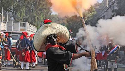 La Jornada: Tronidos y olor a pólvora marcaron la celebración de la Batalla del 5 de Mayo en Puebla