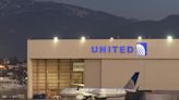 Un avión de United Airlines pierde una rueda durante el despegue en Los Ángeles