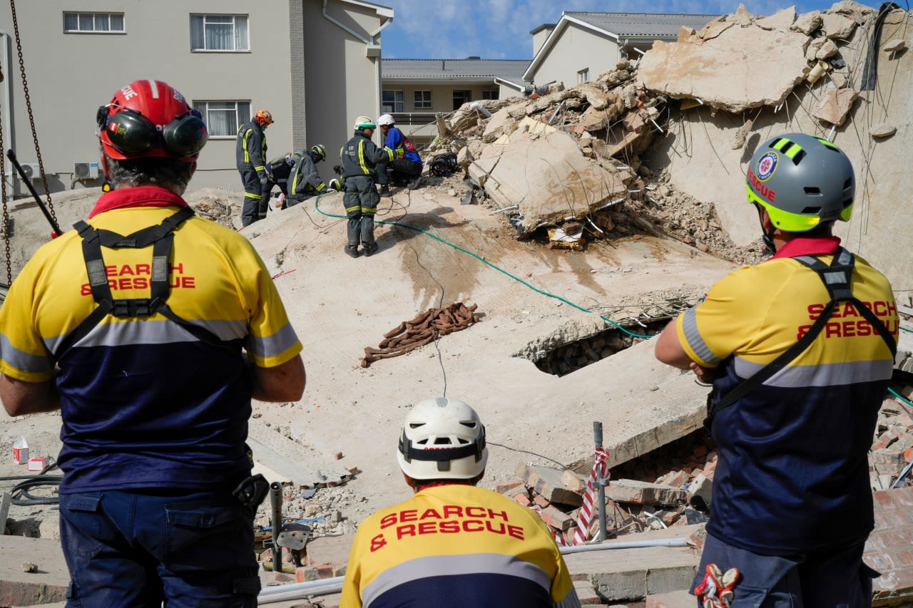 Death toll up to 32 in South Africa building collapse but rescue efforts boosted by 1 more survivor