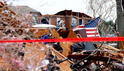 Aumentan a 20 los muertos por tormentas y tornados en el centro de EEUU