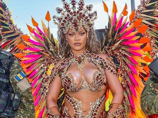 Rihanna brilha em ‘carnaval’ de Barbados e é escoltada por policiais armados