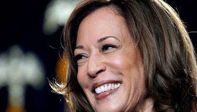 Los Obama apoyan la candidatura de Harris y el partido se une en torno a ella