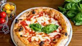 Desde los cruasanes hasta la salsa de pizza: los platos nacionales que no vienen de donde creemos