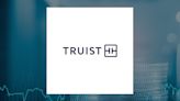 Truist Financial Co. (NYSE:TFC) Shares Sold by First Horizon Advisors Inc.