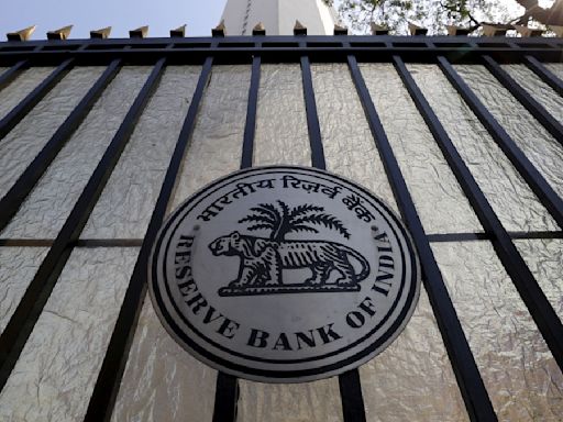 Banks’ GNPA ratio to improve to 2.5% by March: RBI