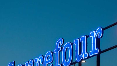 Carrefour : le plongeon en Bourse jusqu’où ? Les franchisés et Bercy inquiètent