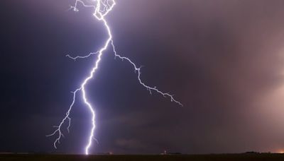 LIVE RADAR: Follow storms as several Chicago-area counties under tornado watch