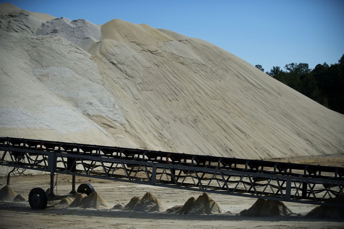 Apollo to Buy Frack-Sand Provider US Silica for $1.21 Billion