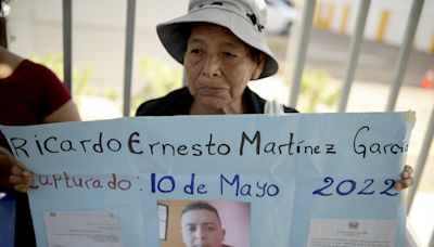 Familias de detenidos buscan ejercer defensa ante inacción de la Procuraduría salvadoreña