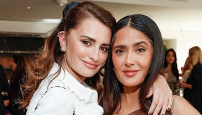 Las palabras llenas de amor de Salma Hayek a Penélope Cruz por su 50 cumpleaños: "Eres extraordinaria"